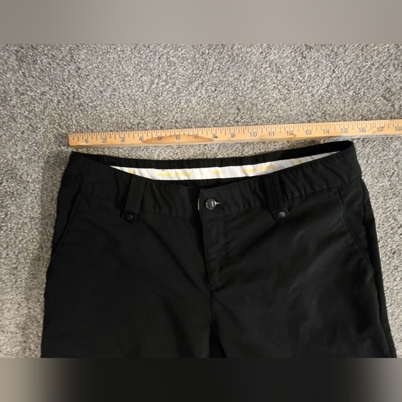 Under Armour Performance Black Bermuda Shorts Women's Size 6 - Picture 7 of 10